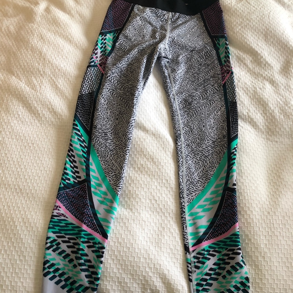 GAP athletic tribal print workout leggings
